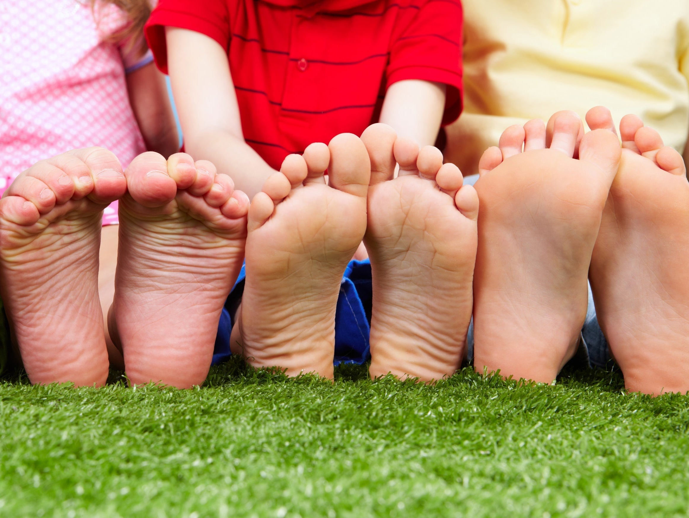 Barefoot voor kinderen: hype of gezondheidsrisico?
